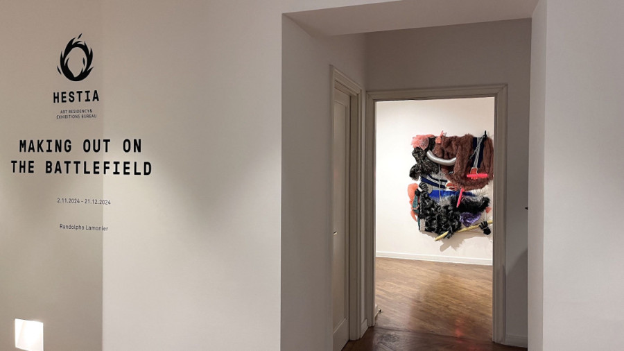 Lik Device Marije kakav do sada niste videli i dečja igra sa mrtvom prirodom: Otvorena izložba "Ljubav na bojnom polju" (FOTO)