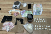Opsežna akcija u Sremu: Zaplenjeni droga, oružje, telefoni i keš (FOTO)