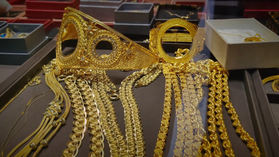 Redžep iz Novog Pazara čuva tradiciju u "Zlatnom sokaku": Iako je zarada dobra, slabo ko hoće u šegrte (FOTO)