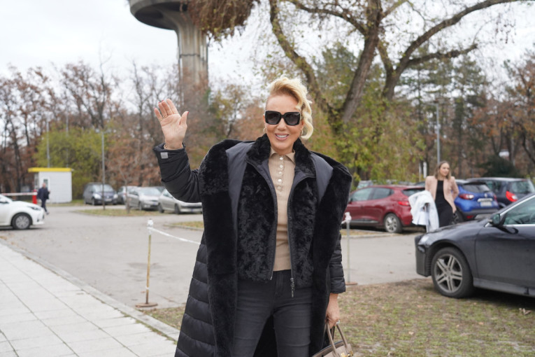 Lepa Brena na naslovnici Voga! Pozirala u modnom komadu od 11.000 evra: Fotografije nastale u Titovoj vili!