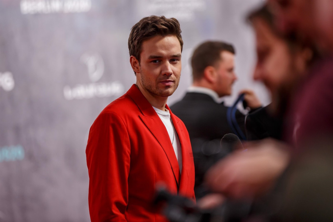 Telo Lijama Pejna prevezeno je u London: Porodica teška srca vrši poslednje pripreme za sahranu pevača (FOTO)