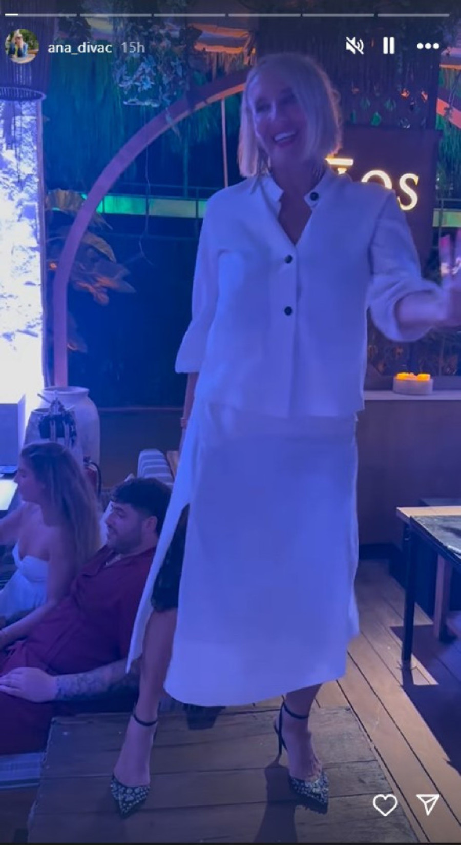 Ana Divac napravila opštu pometnju u provodu: Lomi tanjire i veseli se kao da sutra ne postoji