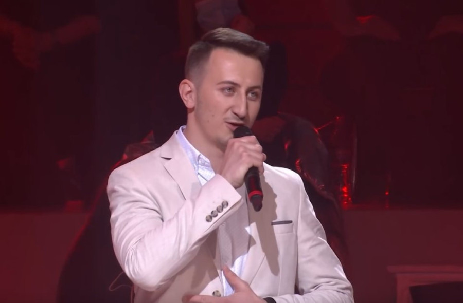 Bekuta u stanu kod Čede Jovanovića i Ace! Nazdravljaju, pevaju, a političar je grli i ljubi (FOTO)