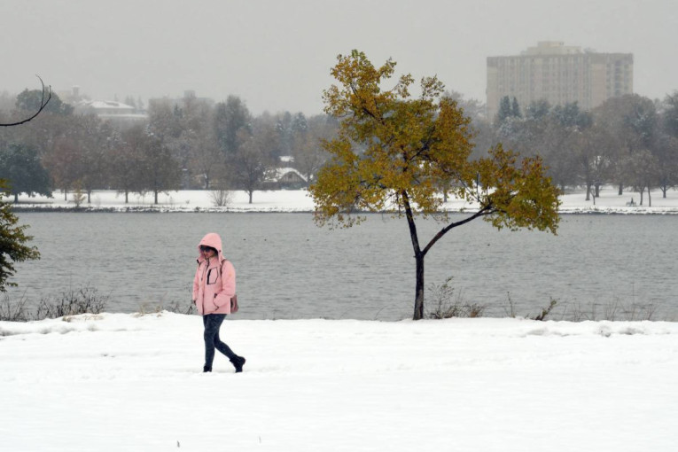 Amerika na udaru jakih nepogoda: Palo dva metra snega, paralisan i Jokićev Denver, preti tornado (VIDEO)