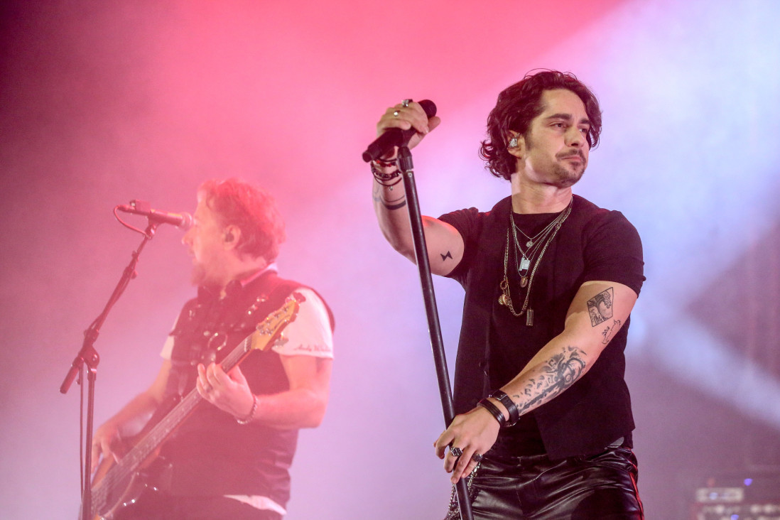 Pevač "Parnog valjka" postaje tata! Zaveo je ovu lepoticu! (FOTO)