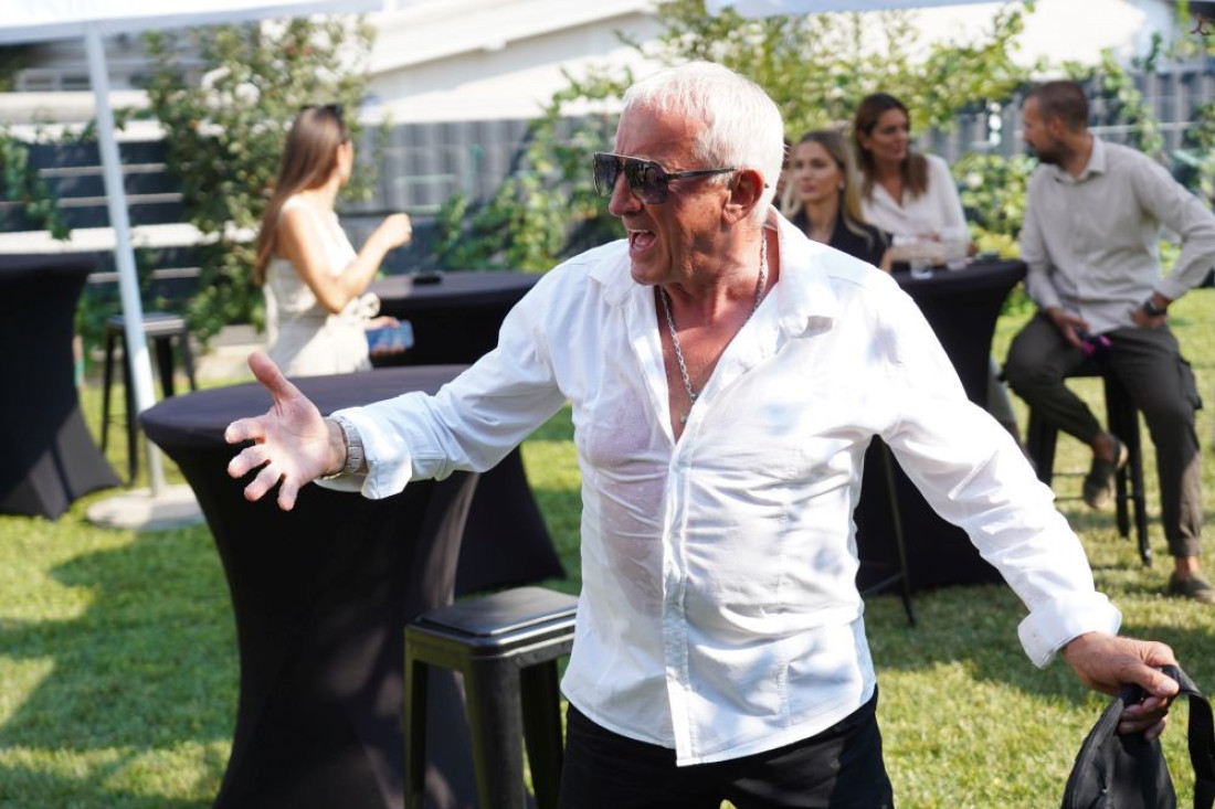 "Ona treba da bude kafe kuvarica!" Pevač opleo po Dari i njenom dolasku u "Zvezde Granda"!