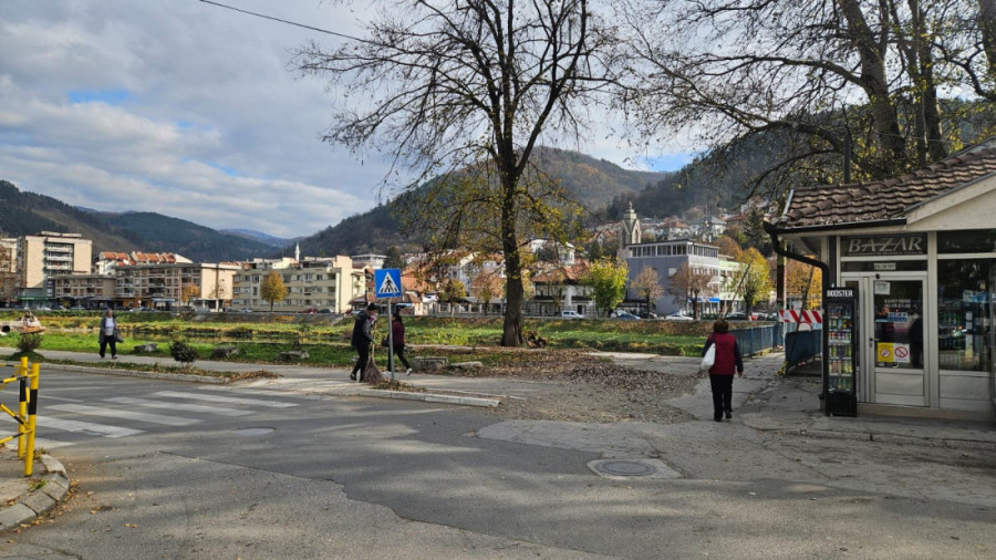 Zatvoreni dva mosta i deo tribina zbog opasnosti od urušavanja: Opština Prijepolje donela odluku kako bi maksimalno zaštitila građane (FOTO)