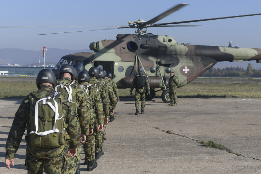 Novi padobranci Vojske Srbije: U Nišu realizovani prvi skokovi u okviru padobranske obuke (FOTO)