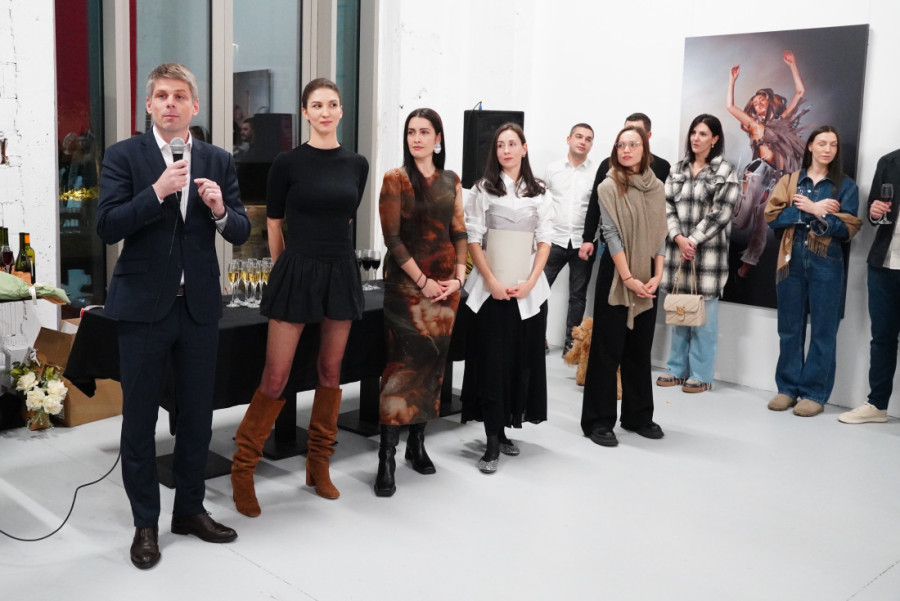 Izložba inspirisana jednom bakom iz Bele Palanke: Tri autorke slave žene i pokazuju njihovu snagu, sposobnost i lepotu (FOTO)