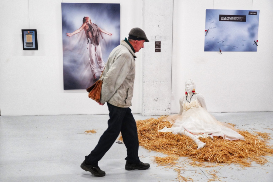 Izložba inspirisana jednom bakom iz Bele Palanke: Tri autorke slave žene i pokazuju njihovu snagu, sposobnost i lepotu (FOTO)