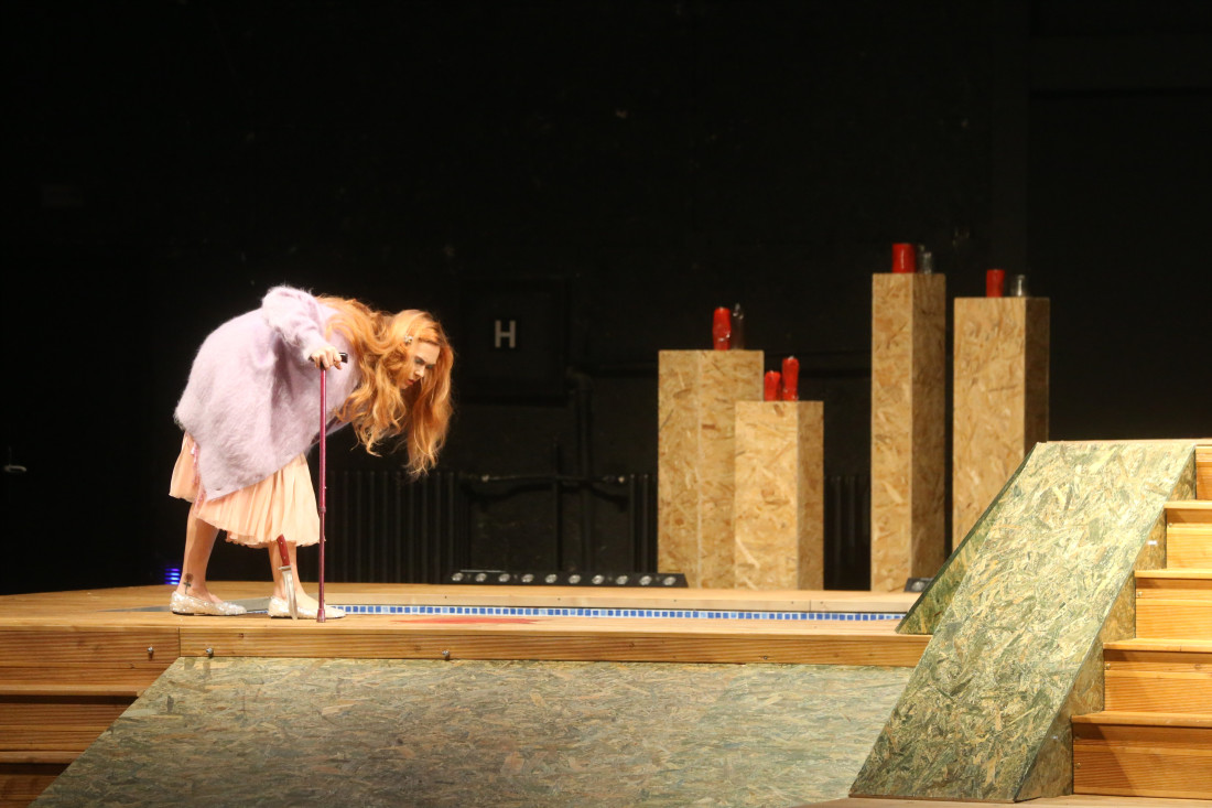 Predstava koja je nastala uoči američkih izbora: Održana premijera "Junaka doba krize" u Ateljeu 212 (FOTO)