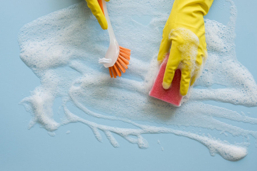 Četkice, sunđeri i krpe: Evo koliko često ih treba menjati da bi dom ostao čist i bez bakterija