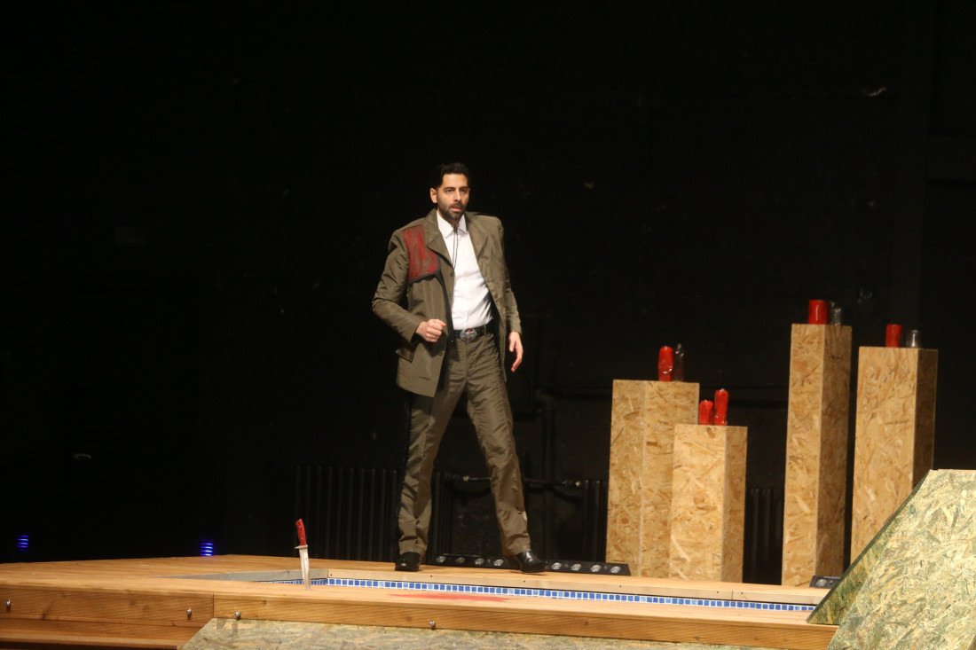 Predstava koja je nastala uoči američkih izbora: Održana premijera "Junaka doba krize" u Ateljeu 212 (FOTO)