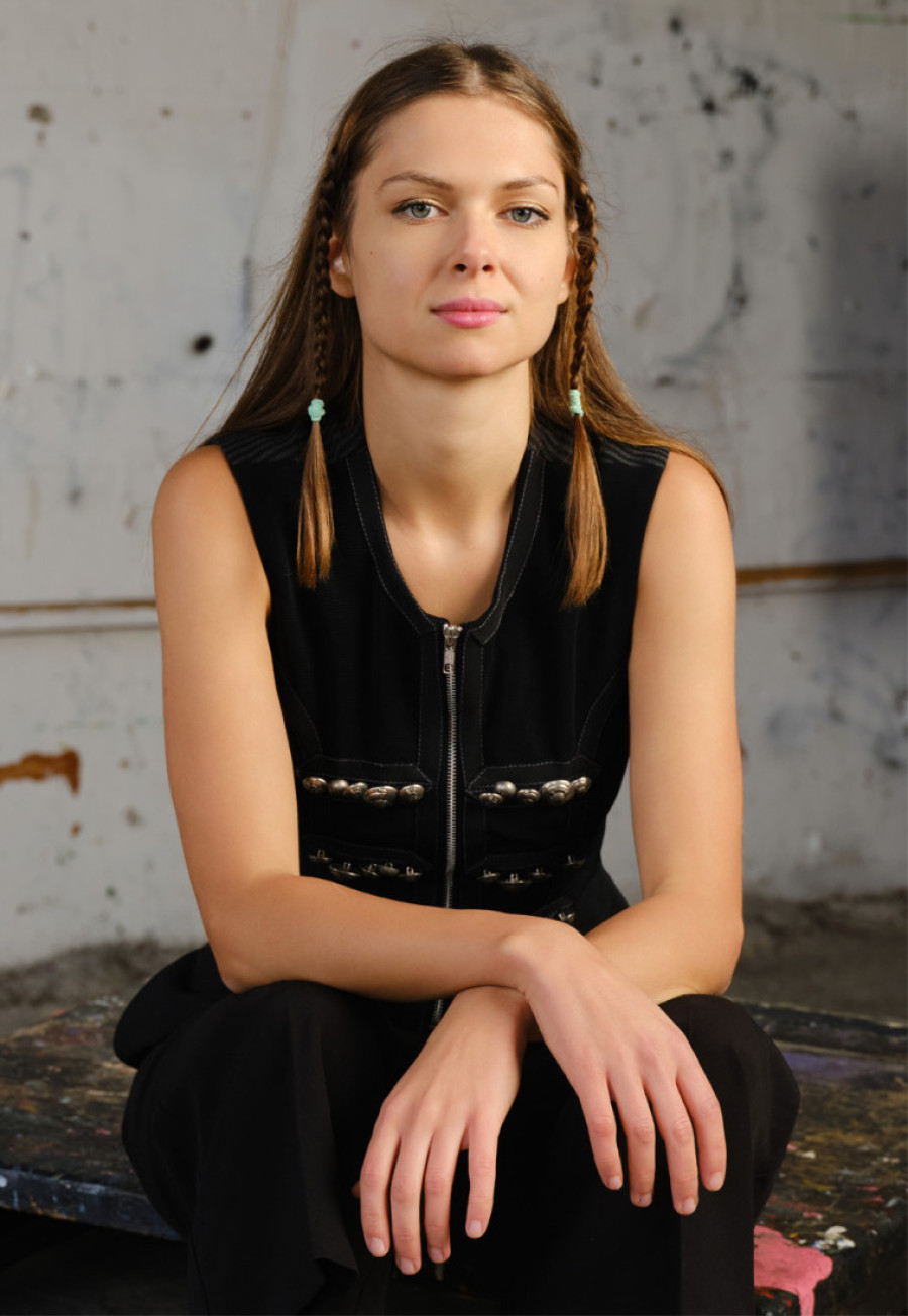 Mlada umetnica neobičnog imena predstavlja izložbu neobičnog naziva: Poziv na jutarnju kafu u staroj fabrici papira (FOTO)