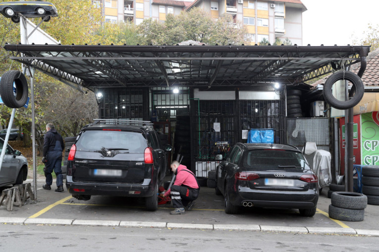Aca (28) završio faks, ali se odlučio za posao vulkanizera: Ima pune ruke posla, a otkrio nam je ko godinama ne menja gume