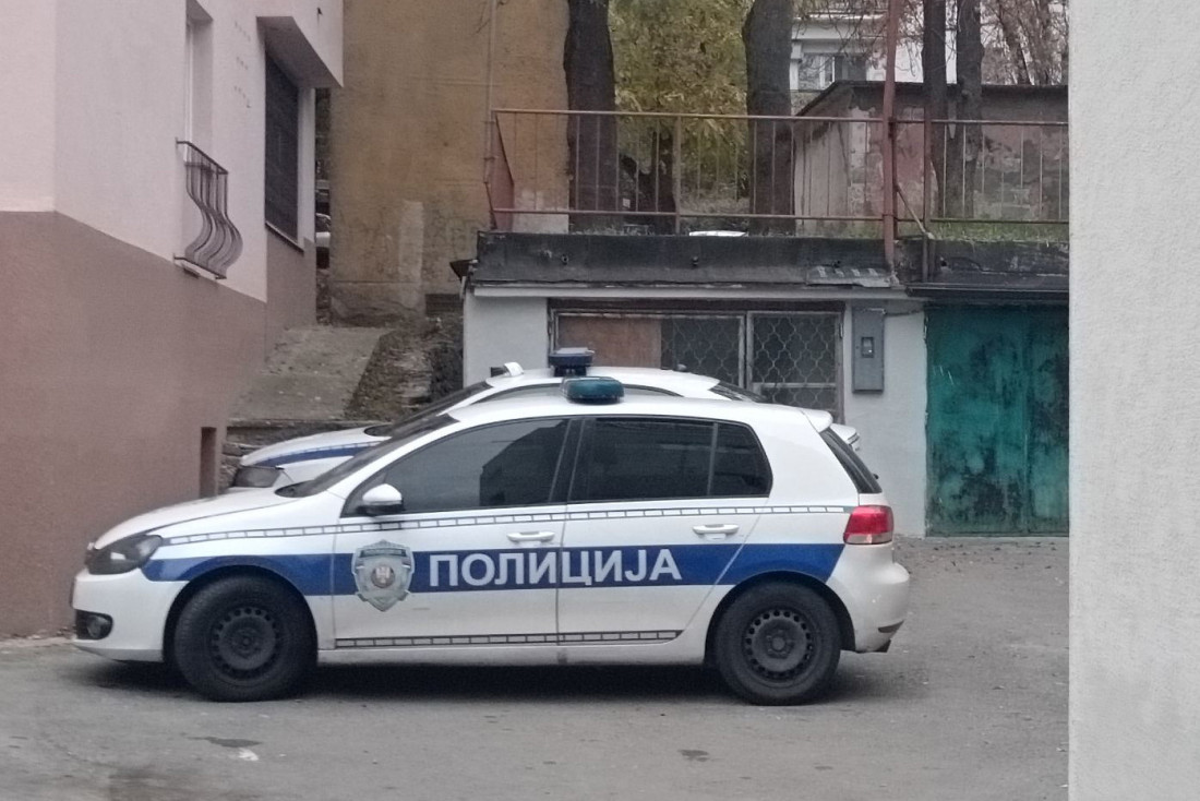 24sedam na mestu požara u Rakovici: Žena izgorela u stanu, telo poslato na obdukciju (FOTO/VIDEO)