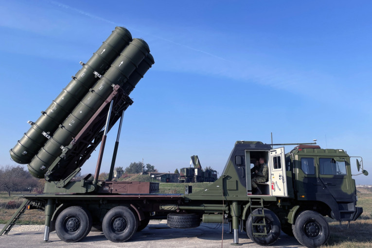 U toku realizacija redovne obuke borbenih posluga raketnog sistema FK-3 (FOTO)