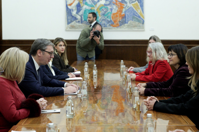 Vučić sa Rejnold o saradnji sa Švajcarskom u oblasti dualnog obrazovanja (FOTO)