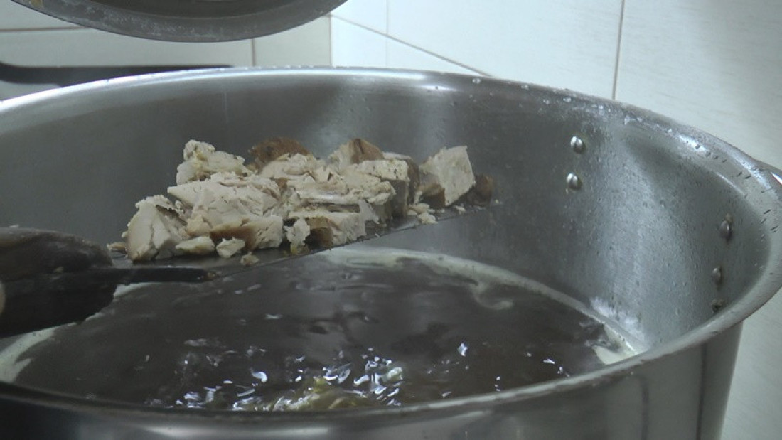 Ovo je giros na užički način: Ere osmislile poseban specijalitet - sendvič sa pečenjem! Spolja domaća kifla, a unutra sitno seckano meso