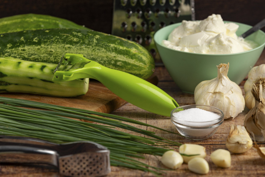 Tanko i savršeno: Iseckajte ceo luk za manje od minuta - ovaj viralni trik zahteva samo jednu alatku koju već verovatno imate (VIDEO)