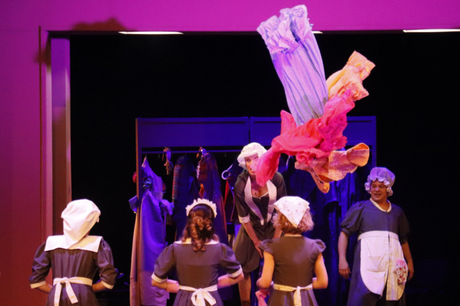 Dogodovštine gospođe Benet i njenih pet neudatih ćerki: Ovacije za predstavu "Gordost i predrasude" u Madlenijanumu (FOTO/VIDEO)