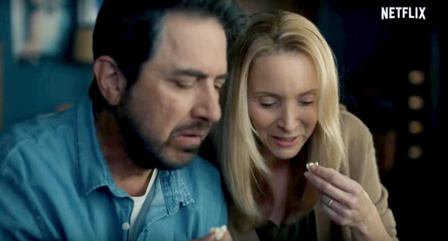 Lisa Kudrou i Rej Romano pokušavaju da sakriju mračne i opasne tajne u novoj Netfliksovoj seriji: Fanovi oduševljeni (FOTO/VIDEO)