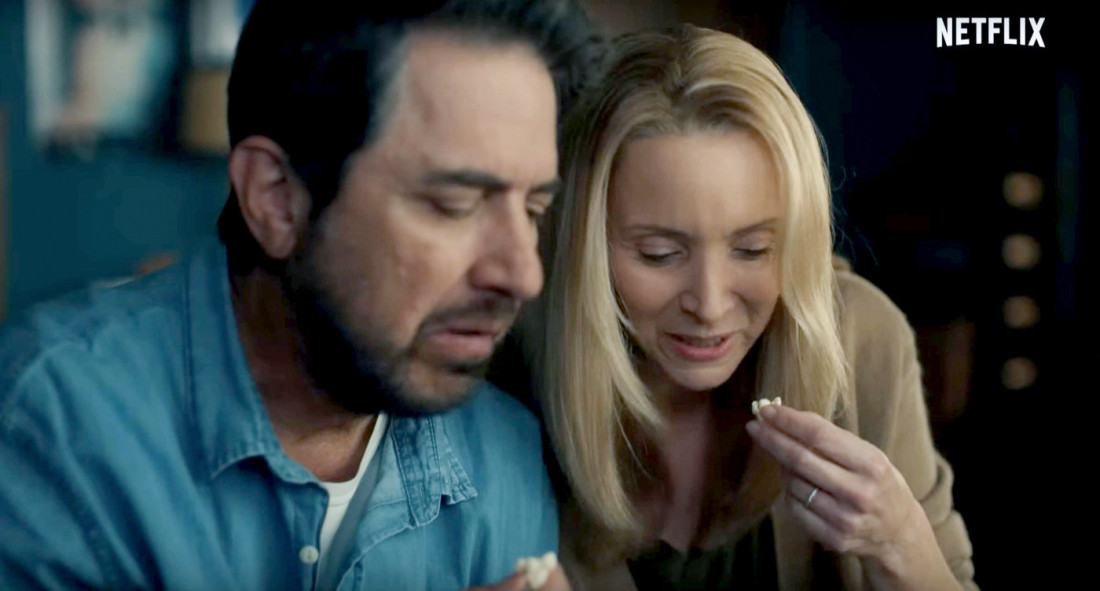 Mračni humor u seriji sa Lizom Kudrou i Rejom Romanom oduševio sve: Da li nova kuća može da reši sve probleme? (FOTO/VIDEO)