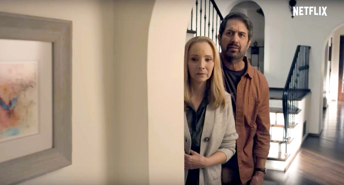 Mračni humor u seriji sa Lizom Kudrou i Rejom Romanom oduševio sve: Da li nova kuća može da reši sve probleme? (FOTO/VIDEO)