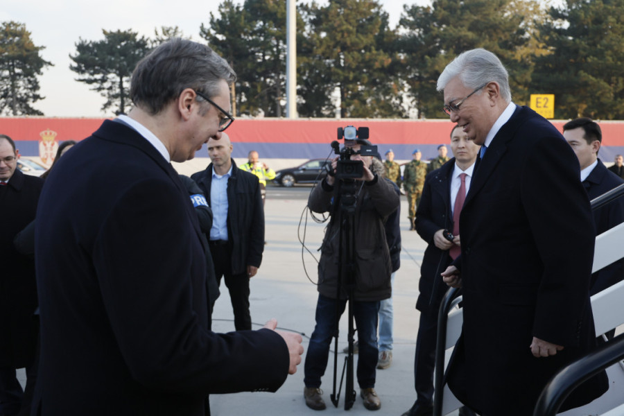 Predsednik Kazahstana stigao u Beograd: Vučić ga dočekao na aerodromu (FOTO/VIDEO)