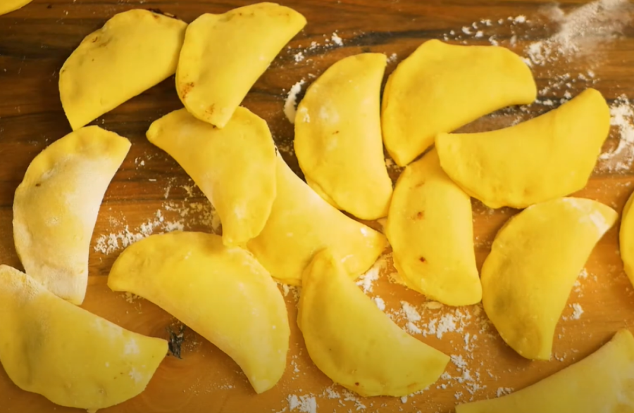 Recept dana: Vojvođanski tašci sa pekmezom, idealni za sve koji žele da uživaju u slatkom, tradicionalnom desertu bez previše napora