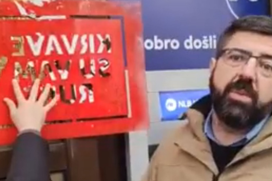 Đilasovski večiti student uništava državnu imovinu: Lazović žvrlja po zgradi suda, i još se time ponosi!  (FOTO/VIDEO)