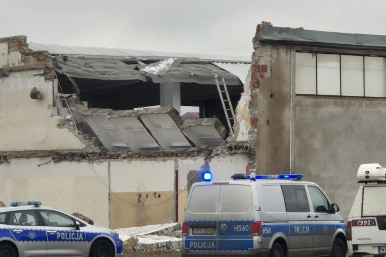 Srušio se krov na autobuskoj stanici u Poljskoj, ima mrtvih (FOTO)