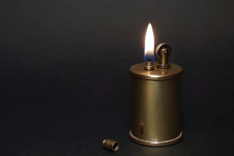 Kako je Mozes Gejl zapalio svet: Priča o prvom upaljaču!