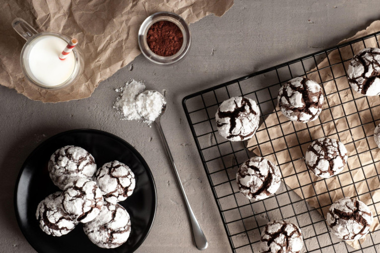 Recept dana: Raspuknuti keksići od čokolade i cimeta, vaša doza slatke sreće za danas (VIDEO)