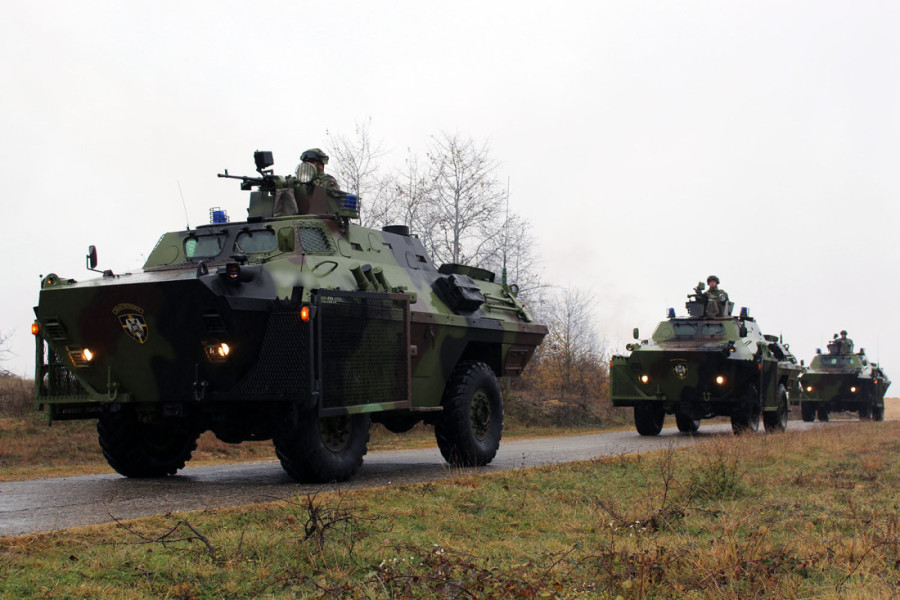 Vojska Srbije na poligonu Borovac: Pripreme za mirovne misije sa borbenim vozilima VPB M-86 (FOTO)