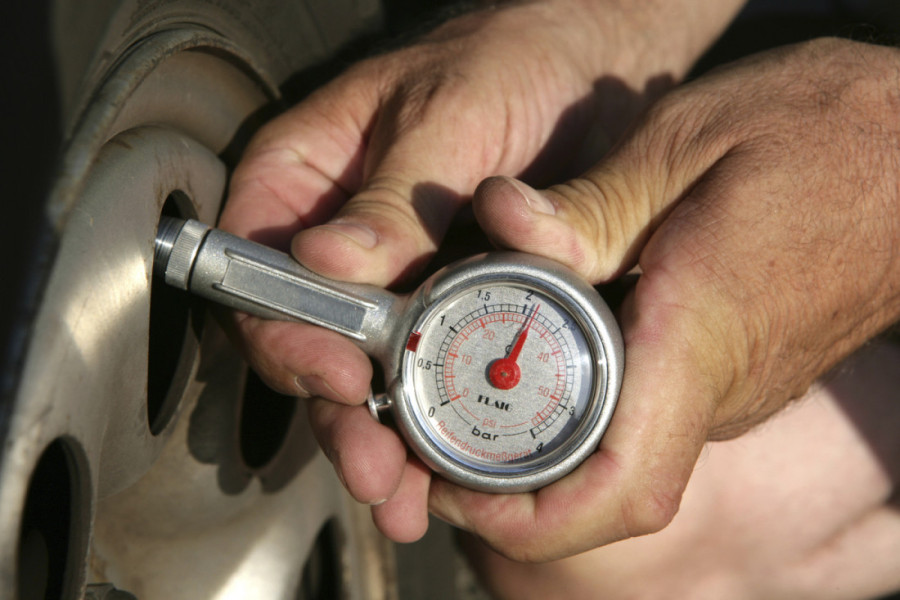 Zamka letnje vožnje: Jedan pogled na gumu otkriće vam da li ste u životnoj opasnosti
