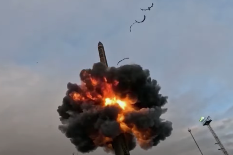 Čime je to Rusija gađala Ukrajinu? Interkontinentalna raketa RS-26 Rubež je zver koju je do sada čuvala kao keca u rukavu (VIDEO)