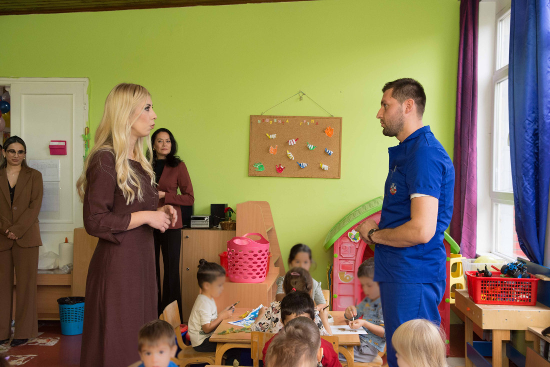 Pokloni za vrtić na Ledinama i školu "Novi Beograd"