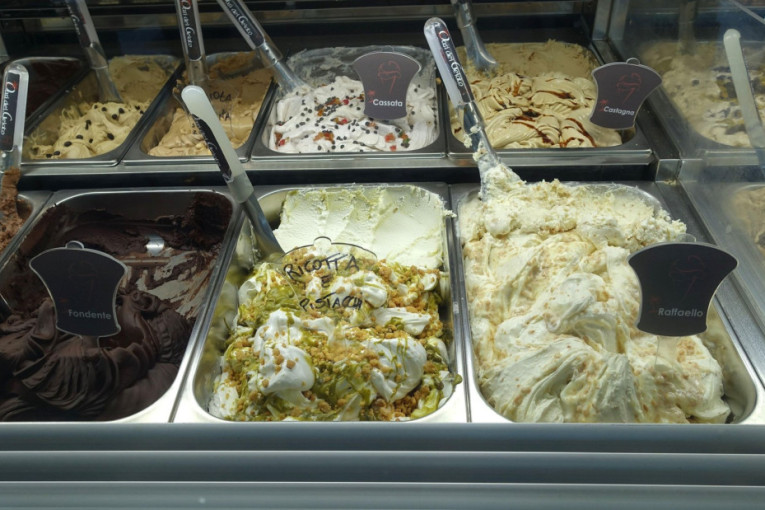 Opasnost iz korneta! Doktorka otkrila šokantne detalje trovanja:  Ova poslastica može da vas "pošalje" na infuziju za samo pola sata!