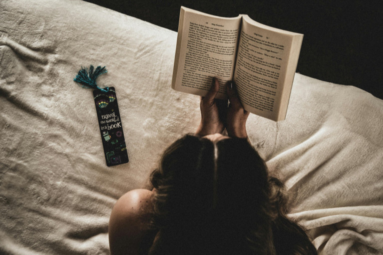 Samo im treba šolja čaja i dobra knjiga: Tri znaka Zodijaka su pravi knjiški moljci