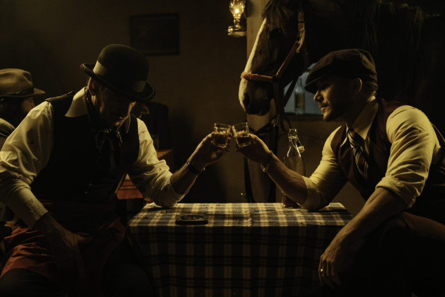 Saša Kovačević deli kadar sa ovom glumačkom legendom: Scene kao na filmu!