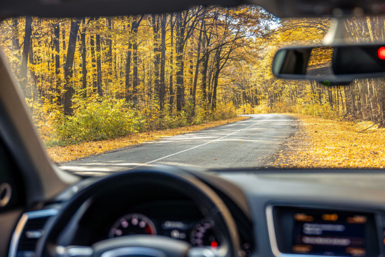 Znamo najbolji način da uklonite led sa stakala, a ova sredstva nikako nemojte da koristite