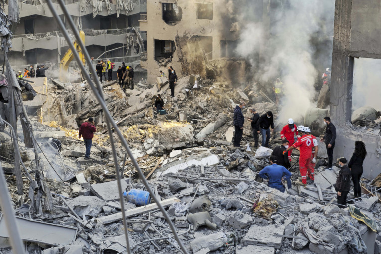 Krvavo jutro u Bejrutu: Izraelski borbeni avioni potpuno uništili osmospratnicu - najmanje 11 mrtvih i više od 30 povređenih (FOTO)