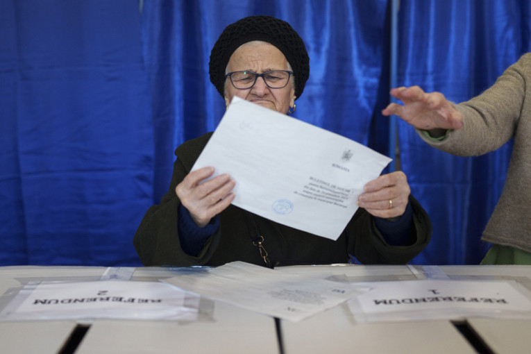 Počeli predsednički izbori u Rumuniji: Građani biraju između 13 kandidata