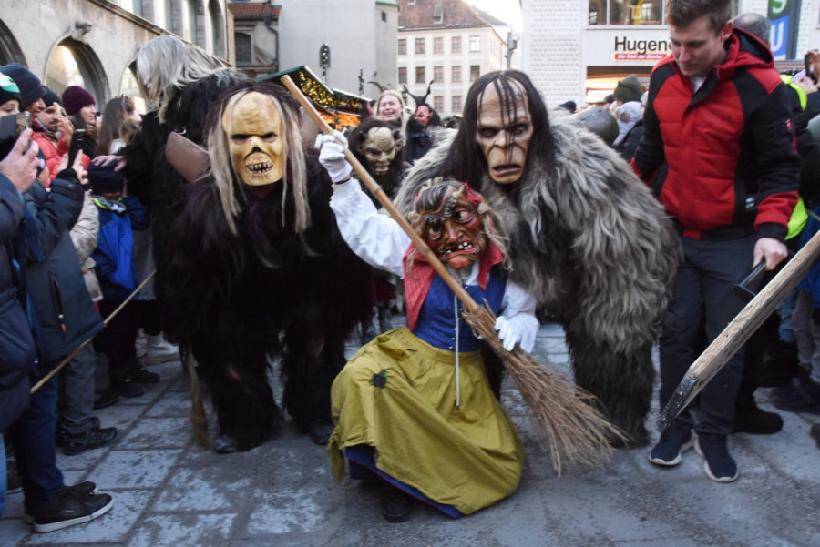 Uživajte u prazničnom haosu: Tradicionalna parada Krampusa u Minhenu - uteraće vam strah u kosti, ali će vas i zabaviti (FOTO/VIDEO)