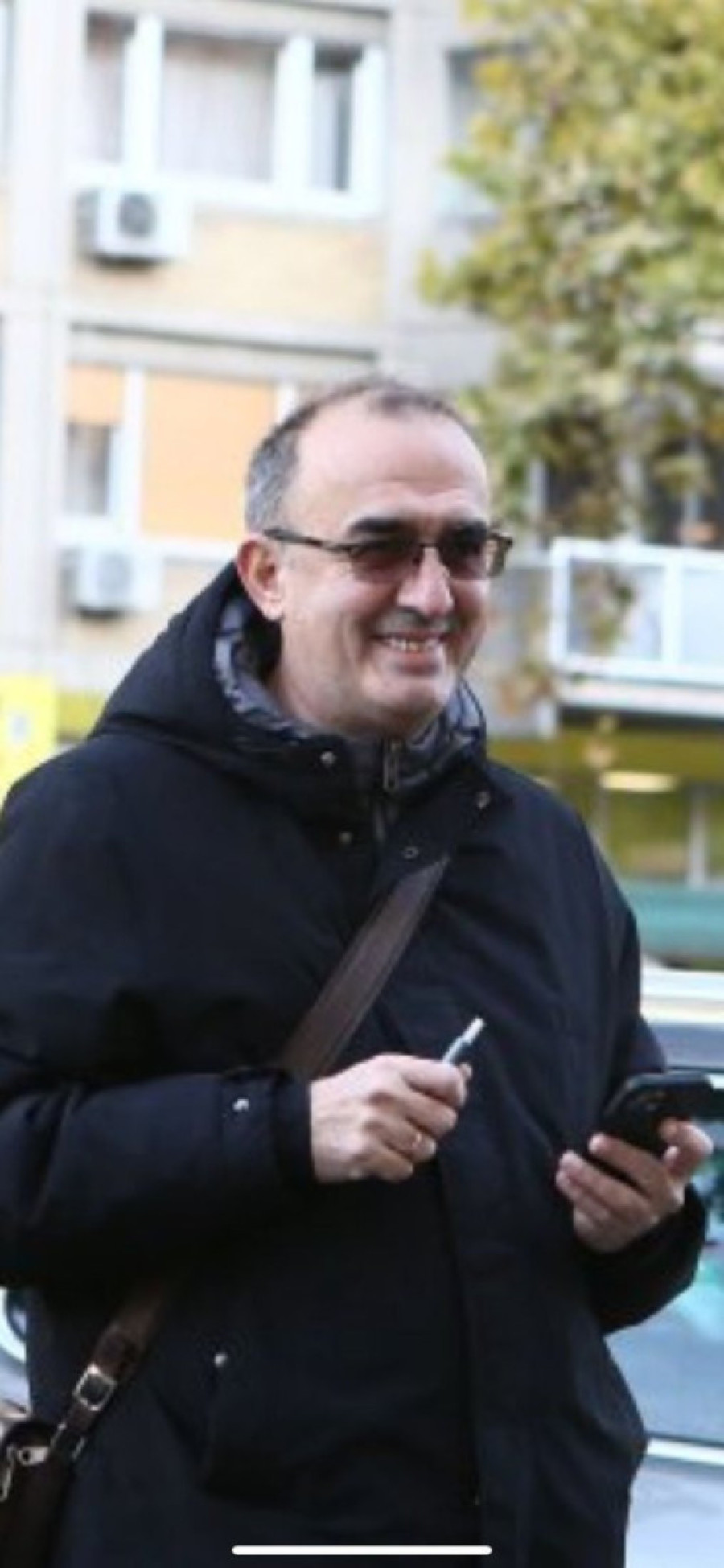 Gruhonjić sa kezom od uva do uva na nasilnom protestu u Novom Sadu (FOTO)