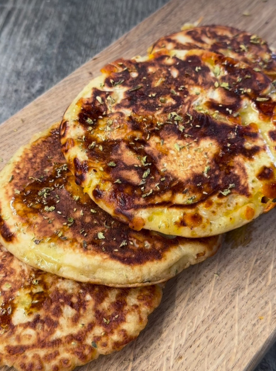 Recept dana: Palačinke sa dve vrste sira - kada u omiljeno jelo dodate fetu i čedar, dobijete ovo slano savršenstvo