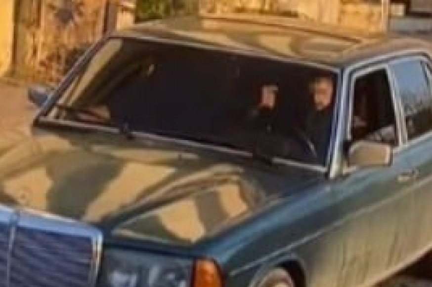 (UZNEMIRUJUĆI VIDEO) Kamere snimile kako se frizer posle masakra upucao u glavu: Žena je vrištala kada je videla užas