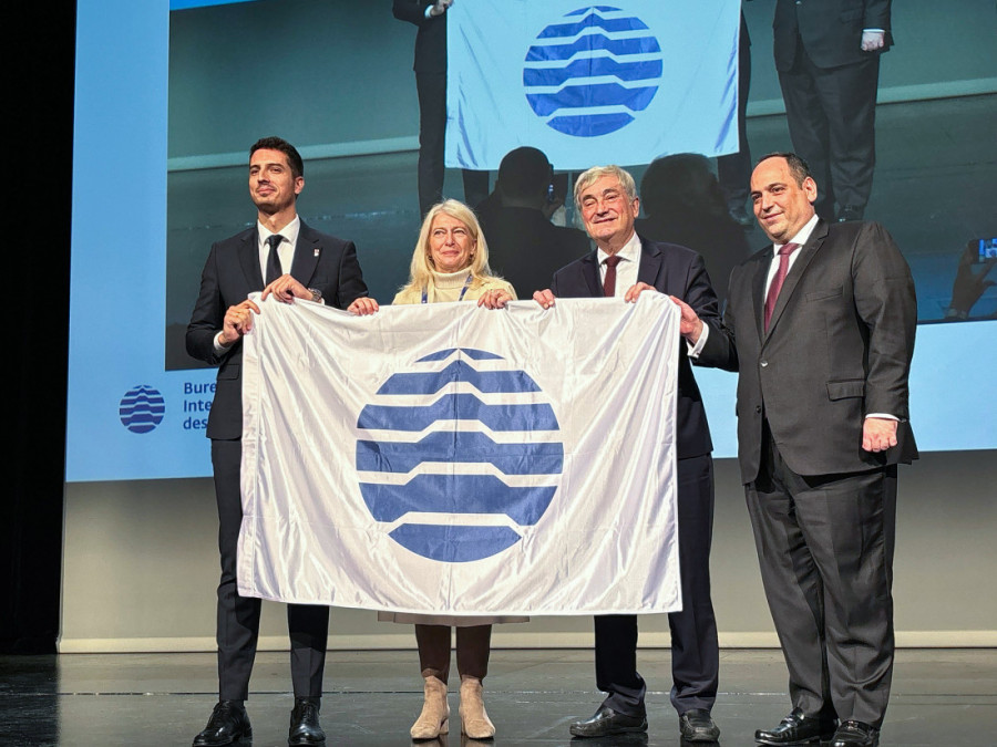 Srbiji uručena EXPO zastava u Parizu: Sledeće nedelje stiže u Beograd!