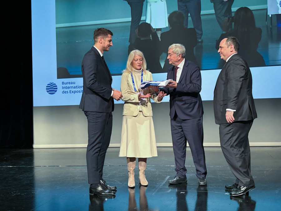 Srbiji uručena EXPO zastava u Parizu: Sledeće nedelje stiže u Beograd!